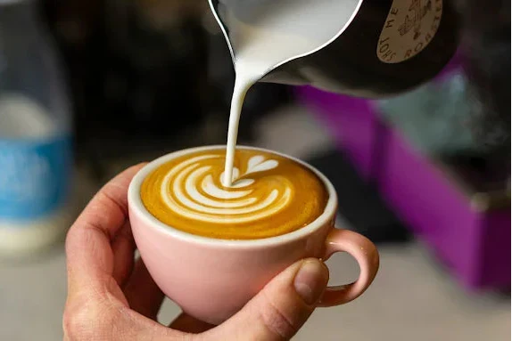 Cómo cremar la leche como un barista: consigue una microespuma perfecta en casa